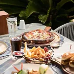 エリーゼ ビーチ リゾート 3*